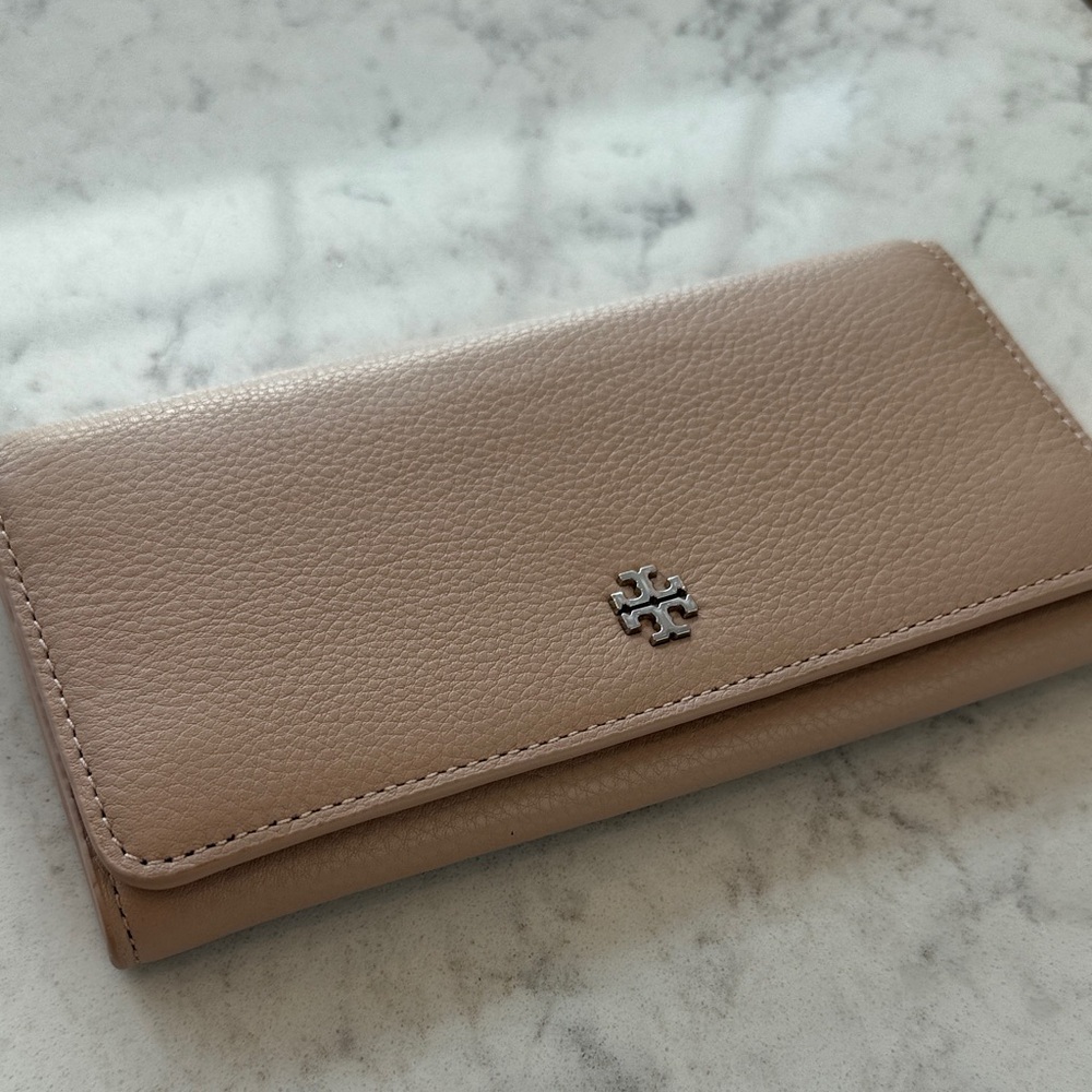 (Brand New)Tory Burch Tan Leather Wallet - Picture 4 of 4